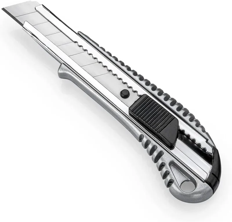 Professional Metal Medium Cutter, 18 mm Blades, Ergonomic, Grey