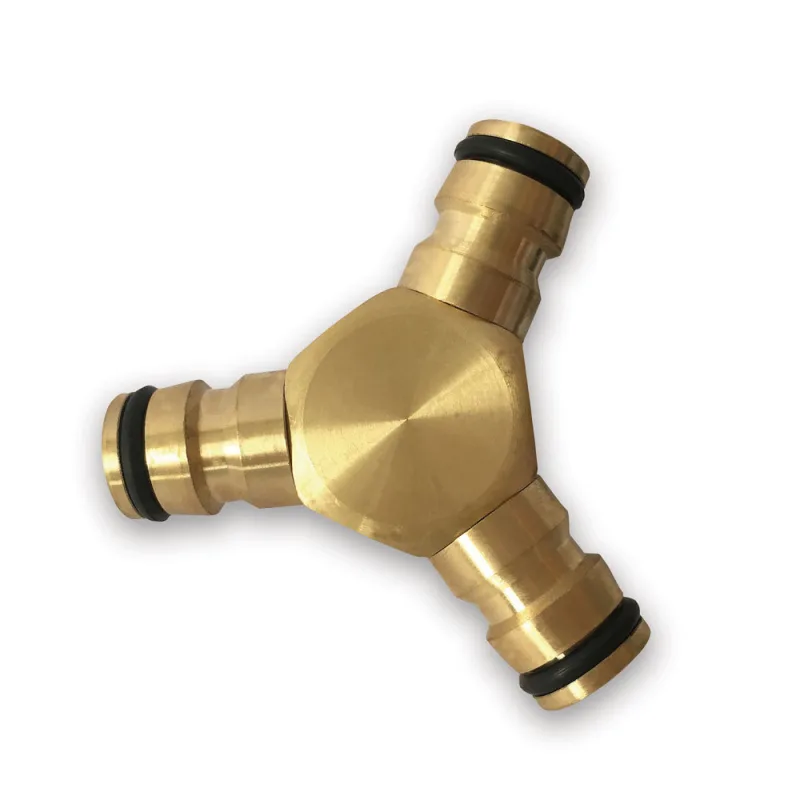 Racor triple de latón