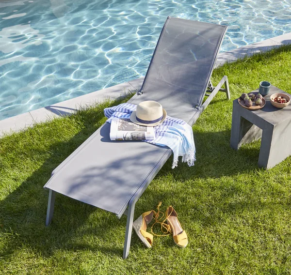 Tumbona batz apilable gris goodhome