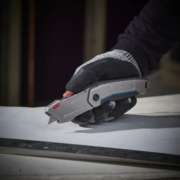 Cúter retráctil y plegable erbauer