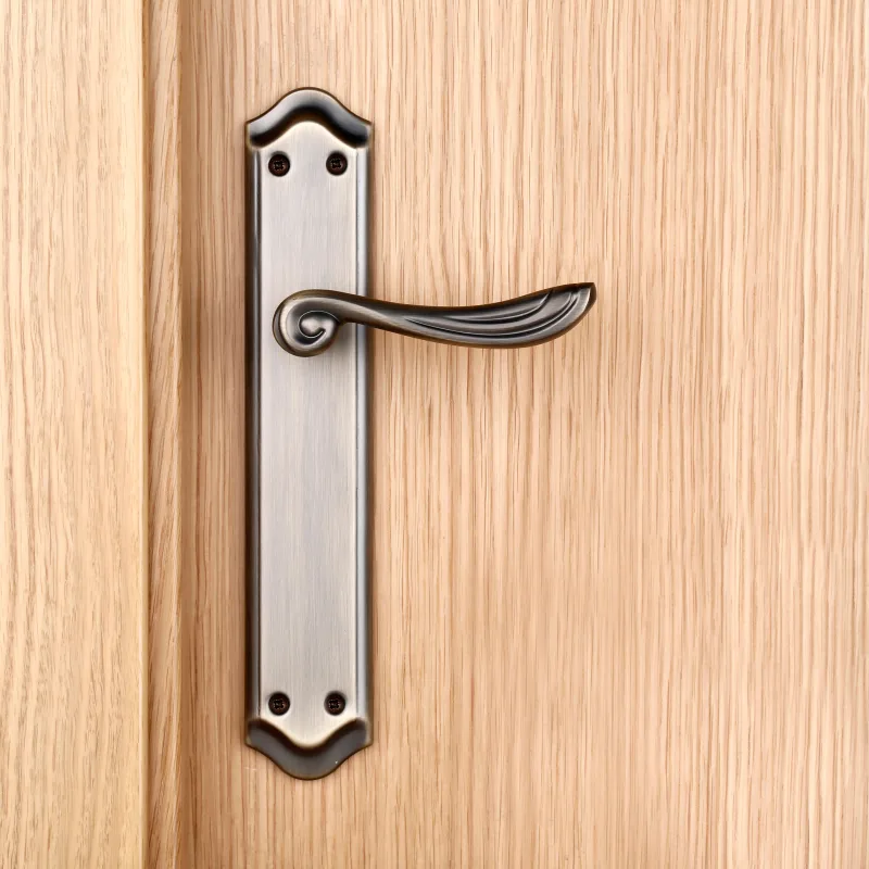 Manilla de placa para puerta georgia de zamak color bronce