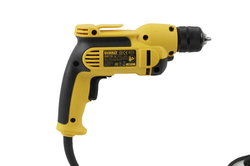 Taladro con cable dewalt de 701 w.