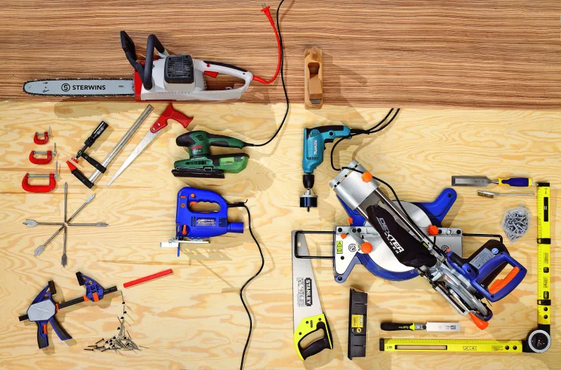 Taladro percutor makita 450w con portabrocas automático.