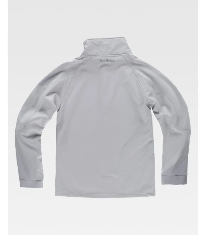 Softshell liso con presillas a contraste. cuello alto con cinta personalizada cubrecosturas en el interior rn2010002