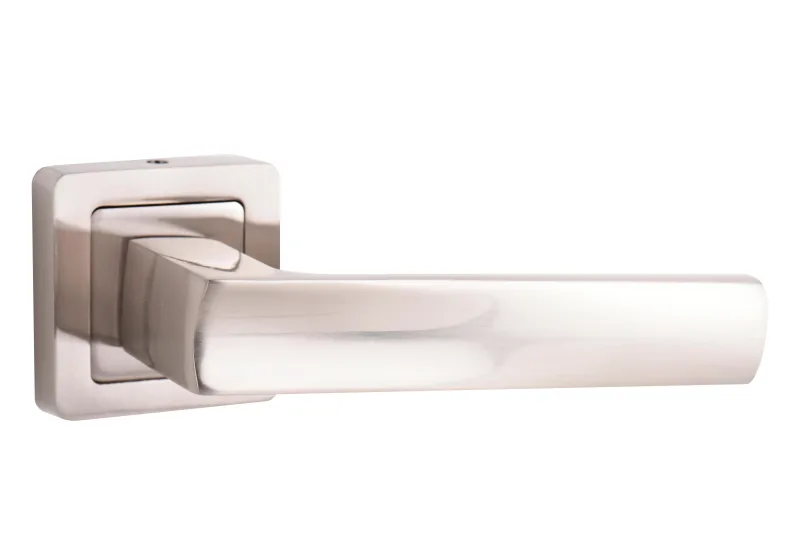 Juego de manilla con roseta elice de zamak satinado