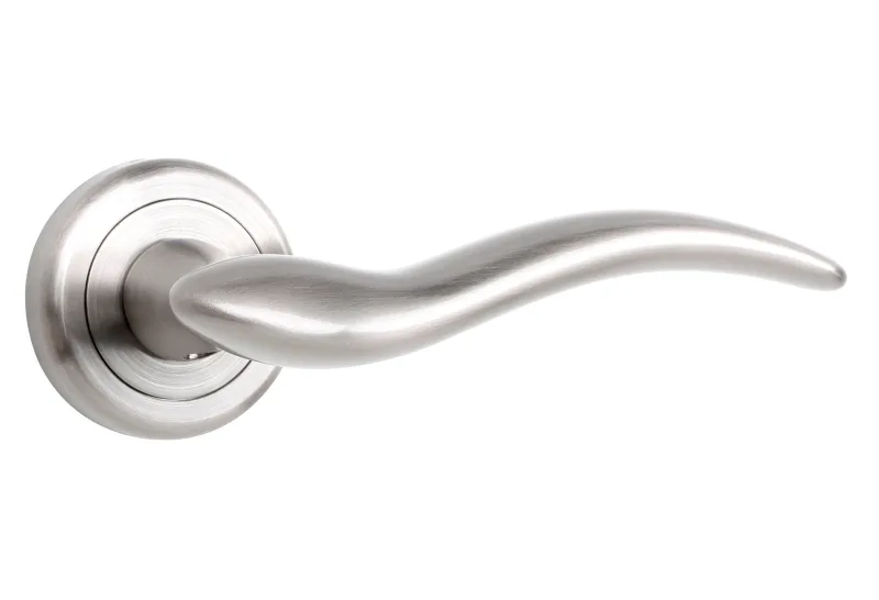 Juego de manilla con roseta valentina de latón niquelado mate