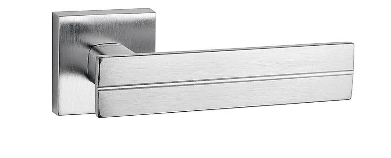 Juego de manilla con roseta bamberg de zamak satinado