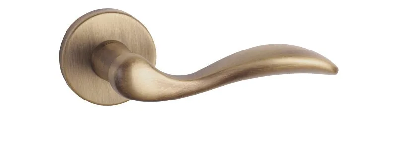 Juego de manilla con roseta gaeta de zamak bronce envejecido