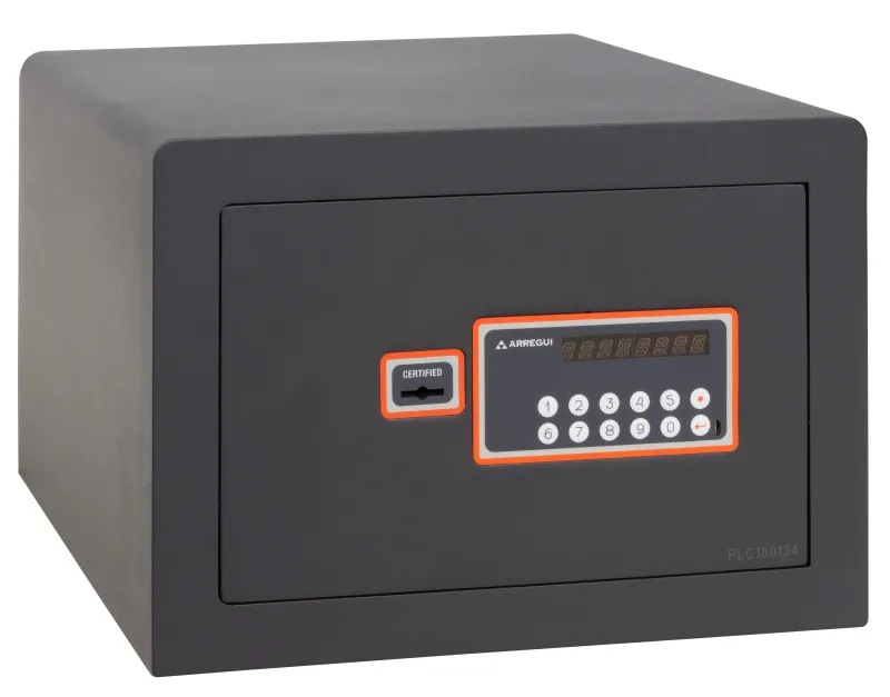 Caja fuerte arregui 180040 doble seguridad con código y con llave 27x38,5x30 cm
