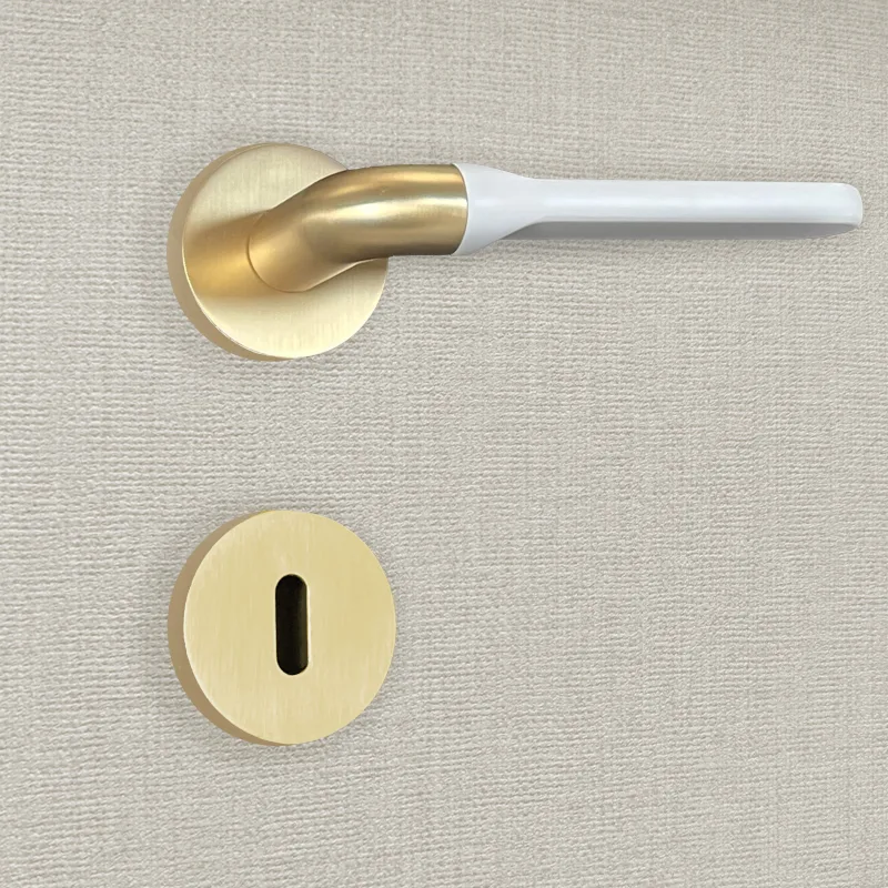 Manilla de diseño matilda dorada y blanca mate con llave - katchmee