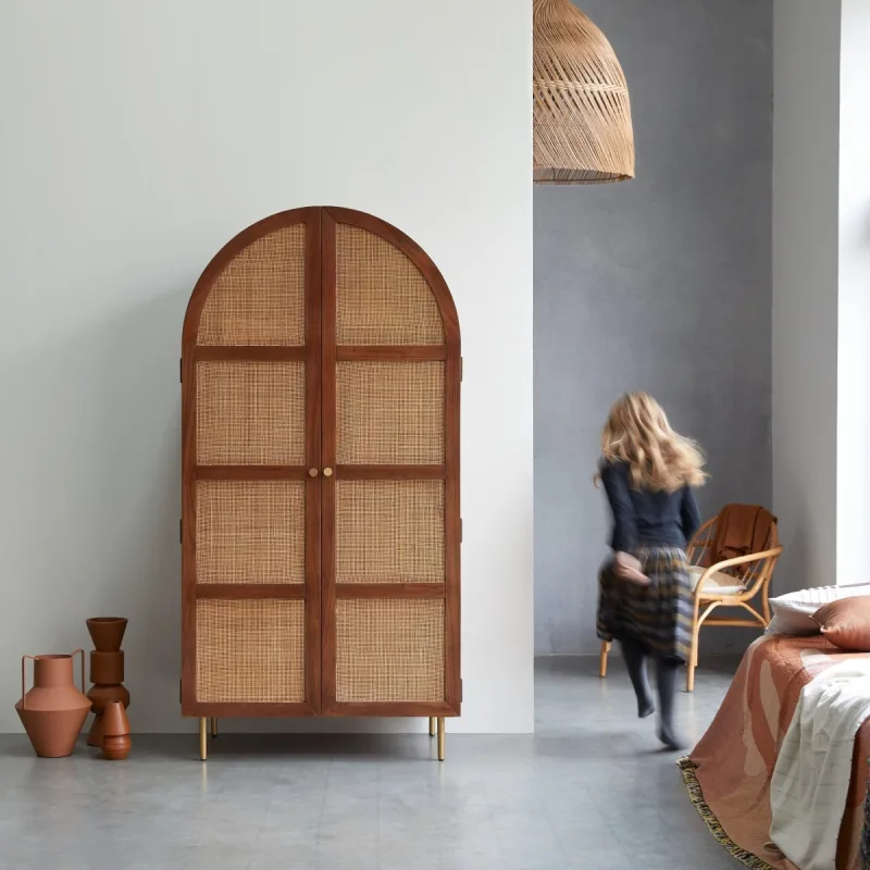 Tikamoon armario de almacenamiento de madera de olmo y caña lisbeth