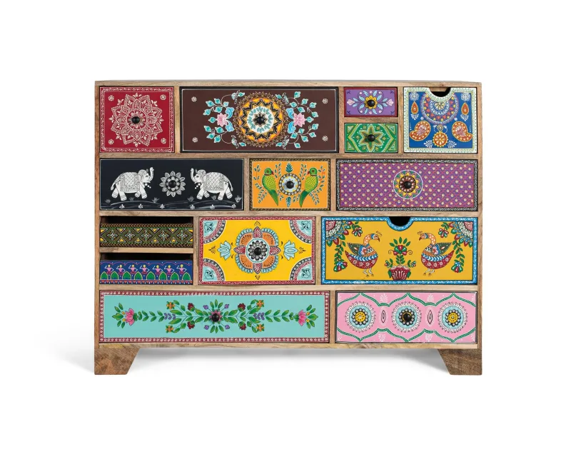 Cómoda pintada a mano con flores elefantes y figuras geométricas