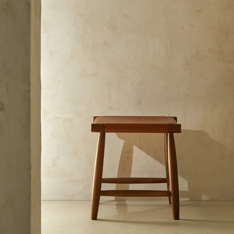 El Corte Inglés - Taburete de madera de acacia y piel Rusty.