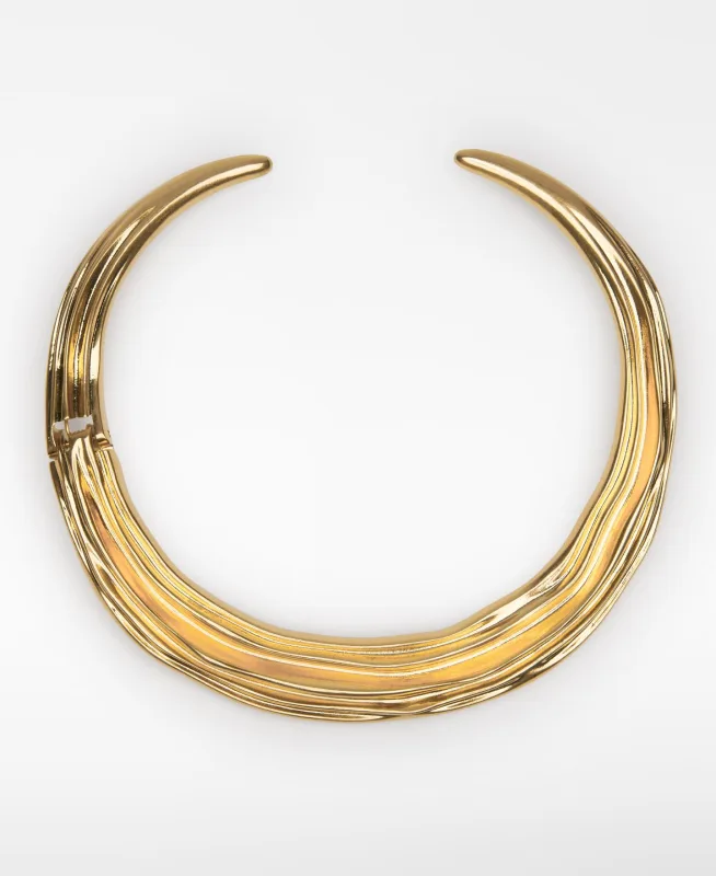 Adolfo Dominguez - Choker metálico con relieve.