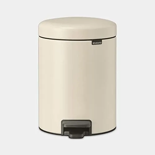 Brabantia - NewIcon Cubo de Pedal 5L - Papelera Pequeña para Baño o Aseo - Tapa de Cierre Suave - Funcionamiento con Pedal Ligero - Cubo Interior Extraíble - Soft Beige - 21 x 27 x 29 cm