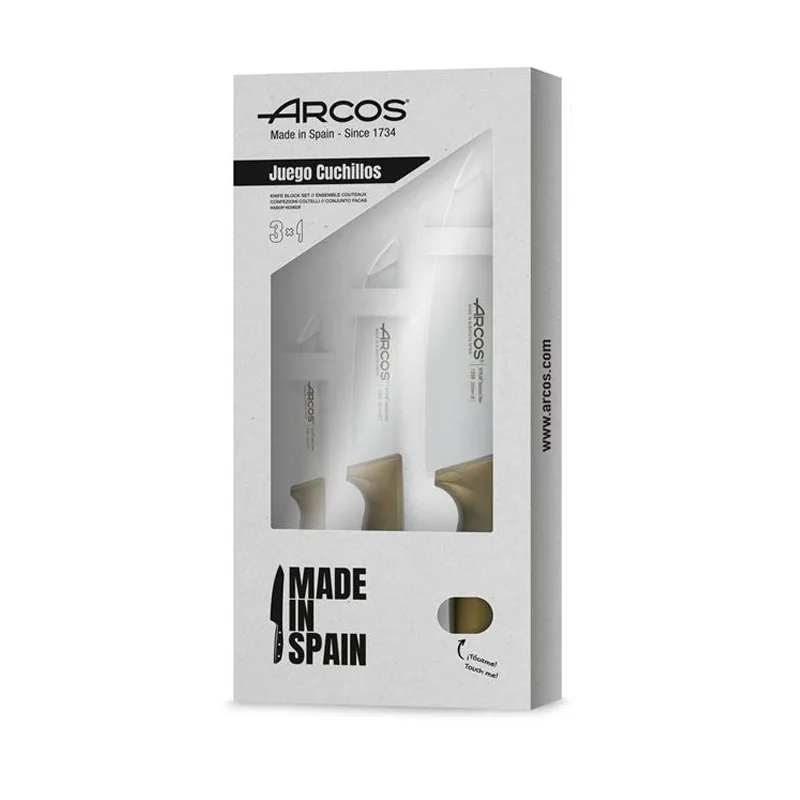 Set de tres cuchillos de cocina de color dorado metalizado de la serie Niza