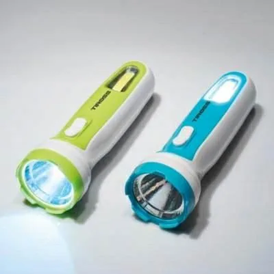Linterna Tiross 1W LED + 2W COB 3xAA, luz eficiente en un formato práctico para múltiples aplicaciones.