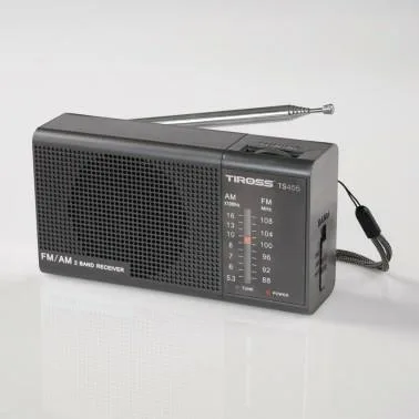 Radio mini portátil Tiross a batería, solución ligera y eficiente para escuchar radio en cualquier lugar.