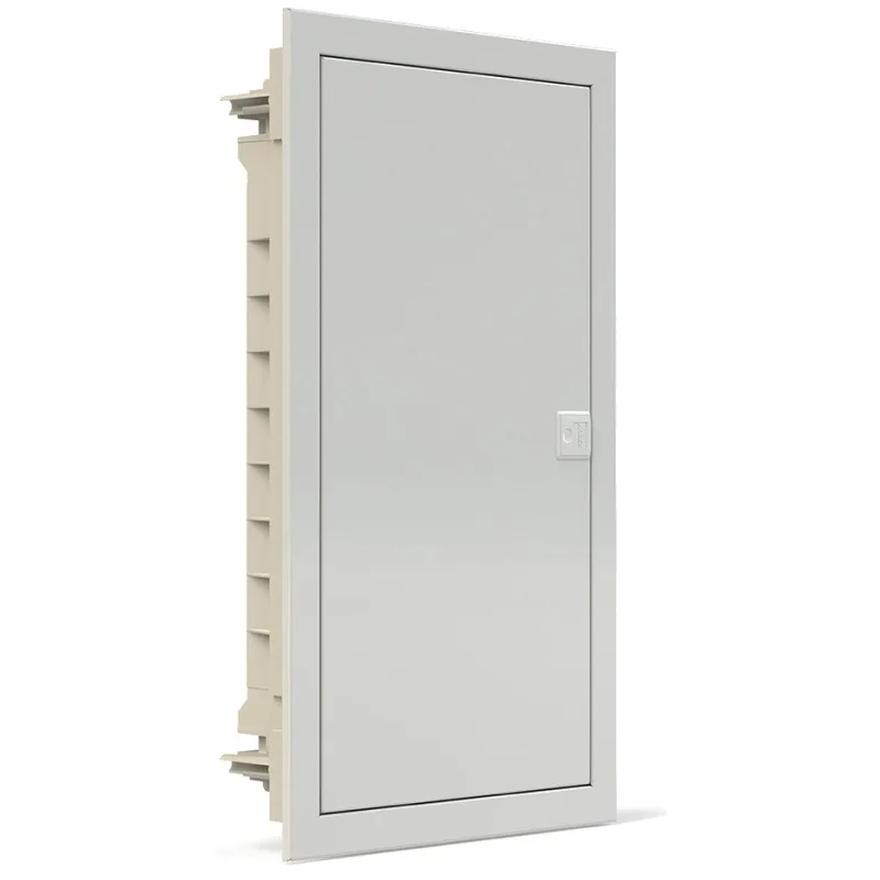 Instalación de carcasa de plástico con puertas metálicas enrasadas