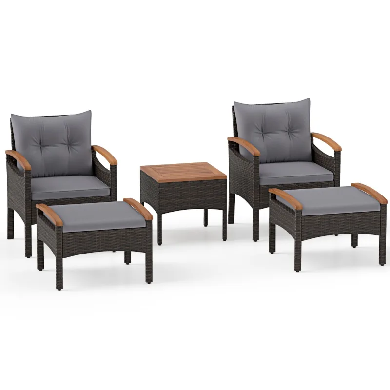 Costway Juego de Muebles de Jardín de 5 Piezas de Mimbre y Ratán con 2 Sillones 2 Otomanas Mesa de Madera de Acacia y Cojines Grises Libres de Flúor